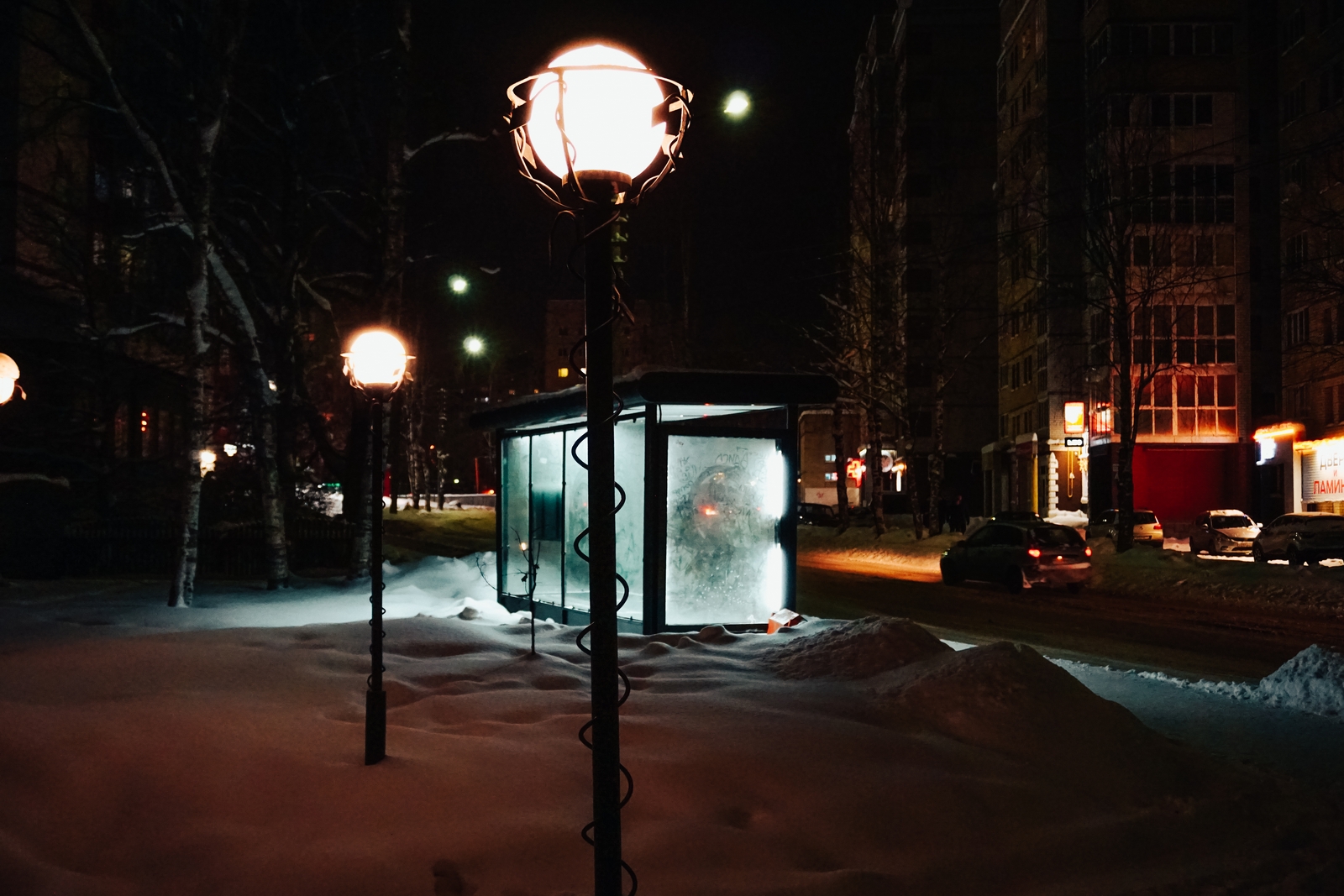 Автобусная остановка напротив Гостиницы